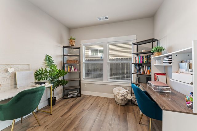 1004 Arana Drive, Phoenix, OR 97535