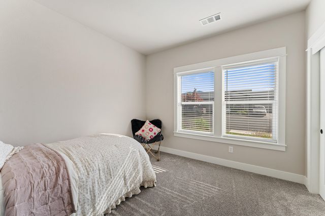 1004 Arana Drive, Phoenix, OR 97535