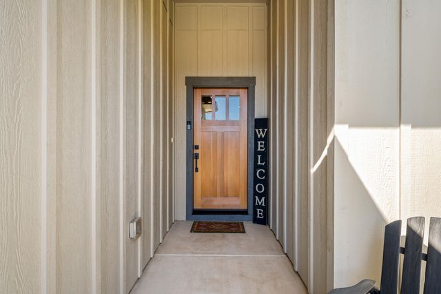 1004 Arana Drive, Phoenix, OR 97535