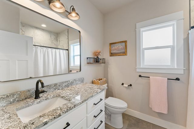 1004 Arana Drive, Phoenix, OR 97535