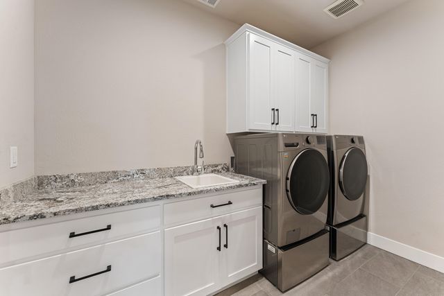 1004 Arana Drive, Phoenix, OR 97535