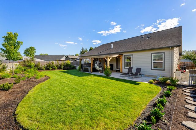 1004 Arana Drive, Phoenix, OR 97535