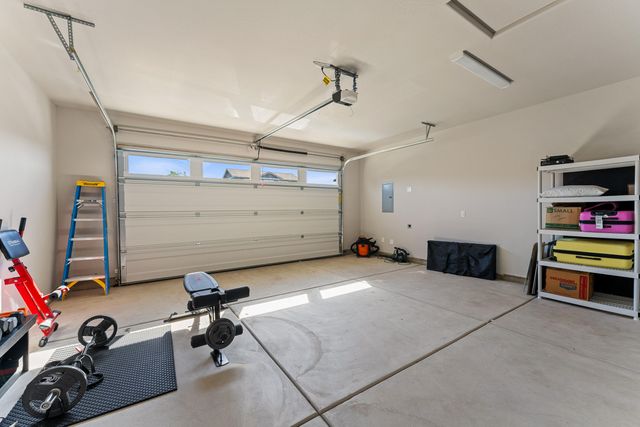1004 Arana Drive, Phoenix, OR 97535