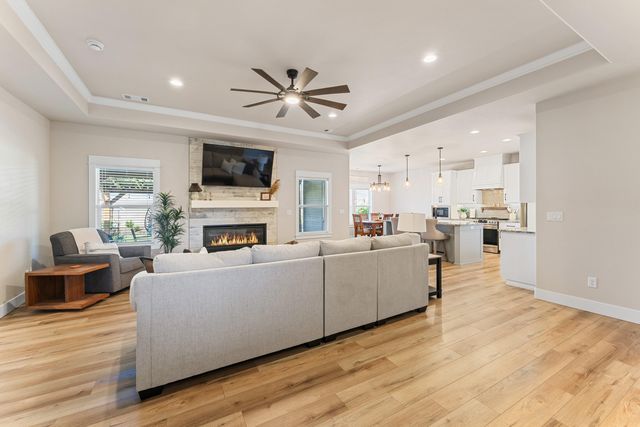 1004 Arana Drive, Phoenix, OR 97535