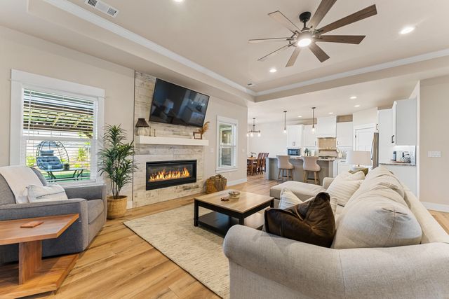 1004 Arana Drive, Phoenix, OR 97535