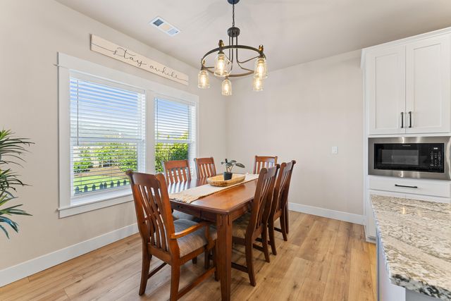 1004 Arana Drive, Phoenix, OR 97535