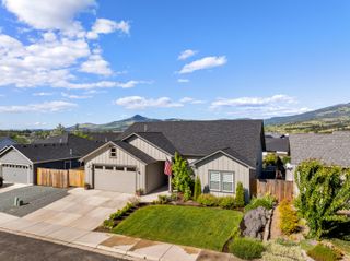 1004 Arana Drive, Phoenix, OR 97535