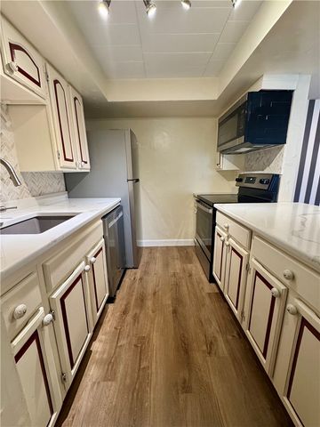 321 Ridge Point Circle B13, Bridgeville, PA 15017