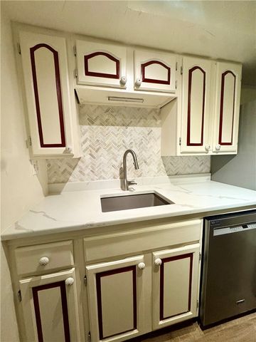 321 Ridge Point Circle B13, Bridgeville, PA 15017