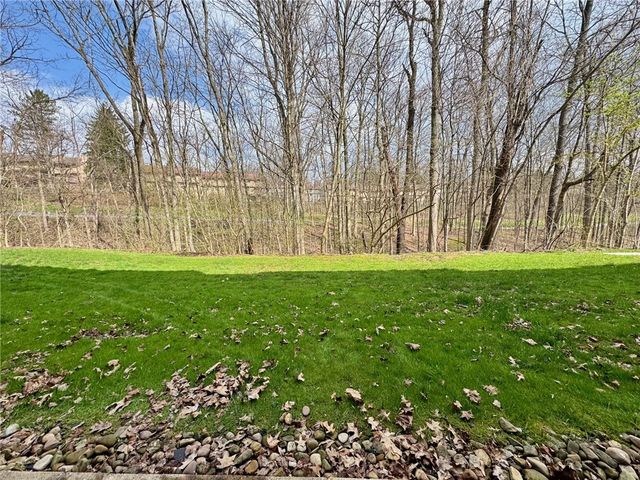 321 Ridge Point Circle B13, Bridgeville, PA 15017