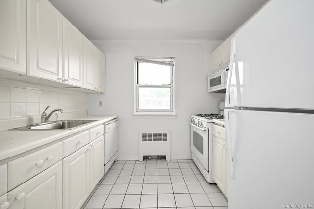 67-44 152nd Street 283B, Flushing, NY 11367