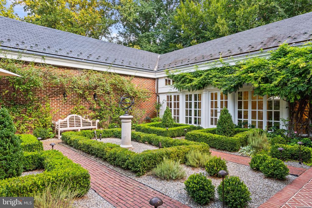 9900 NEW LONDON DR, Potomac, MD 20854