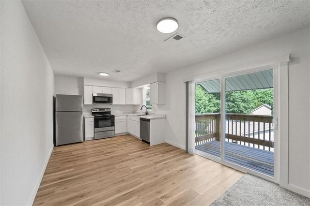 2203 Twin Oaks Drive, Harrisonville, MO 64701