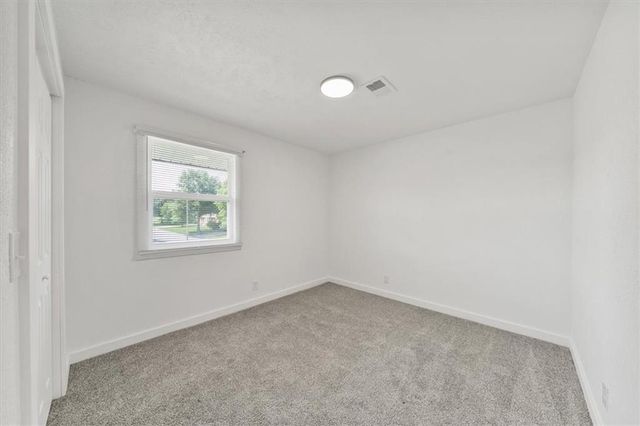 2203 Twin Oaks Drive, Harrisonville, MO 64701