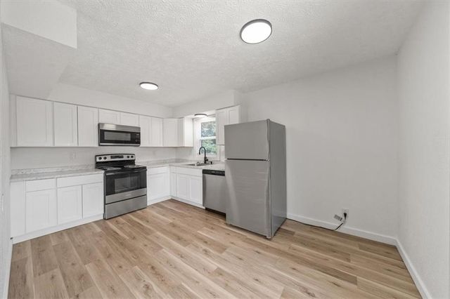 2203 Twin Oaks Drive, Harrisonville, MO 64701