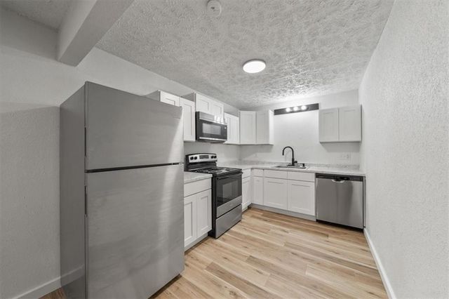 2203 Twin Oaks Drive, Harrisonville, MO 64701