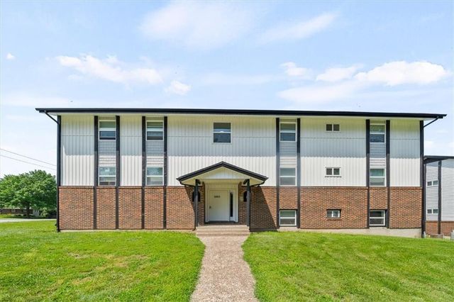 2203 Twin Oaks Drive, Harrisonville, MO 64701