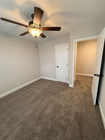 216 W Fallow Ct, Clarksville, TN 37040