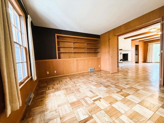 1100 Duchess COURT, Bayside, WI 53217