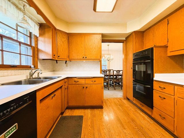 1100 Duchess COURT, Bayside, WI 53217