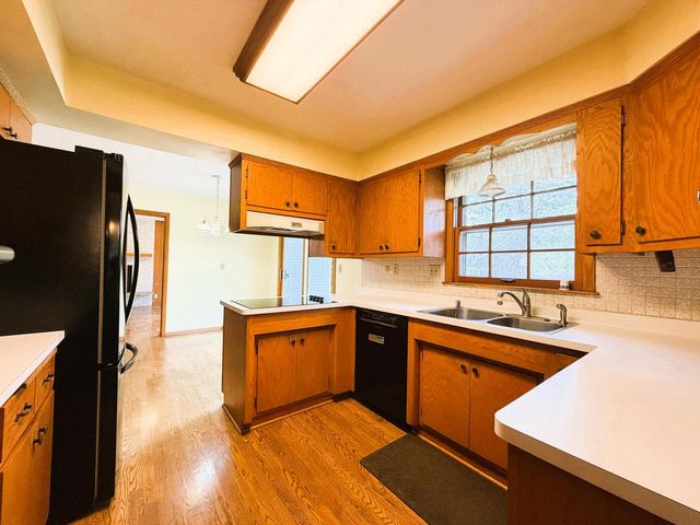 1100 Duchess COURT, Bayside, WI 53217