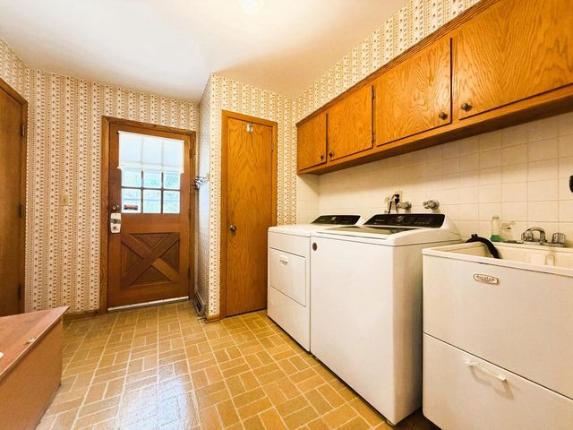 1100 Duchess COURT, Bayside, WI 53217