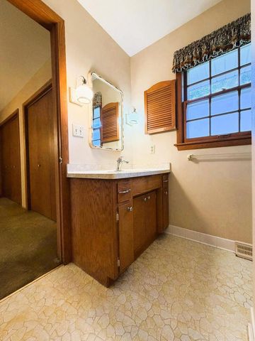1100 Duchess COURT, Bayside, WI 53217