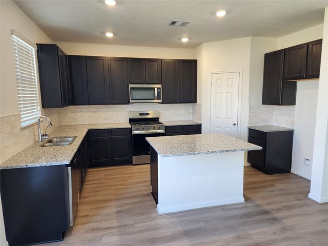 1530 Grand Olympia Drive, Fresno, TX 77459