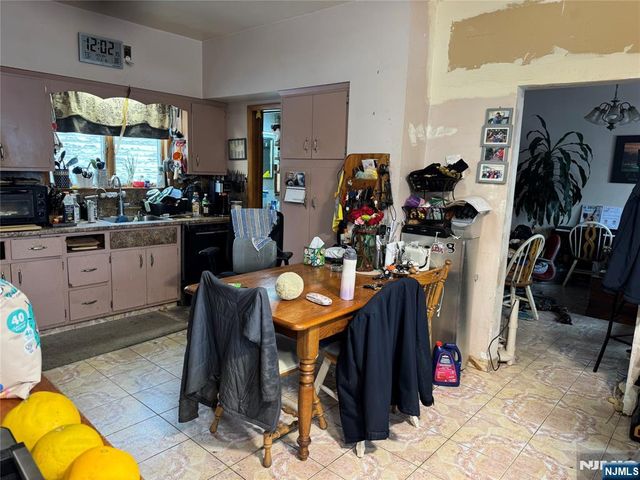 15 E Barbour Street, Haledon, NJ 07508