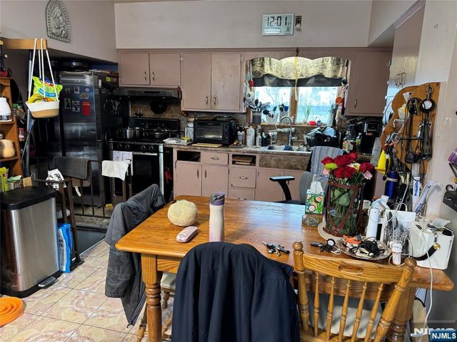 15 E Barbour Street, Haledon, NJ 07508