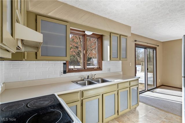 1324 Trares Road, Mogadore, OH 44260