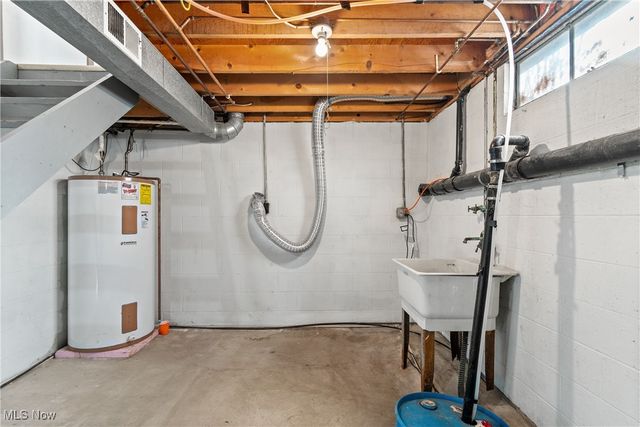 1324 Trares Road, Mogadore, OH 44260