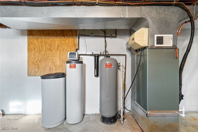 1324 Trares Road, Mogadore, OH 44260