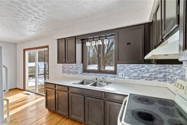 1324 Trares Road, Mogadore, OH 44260