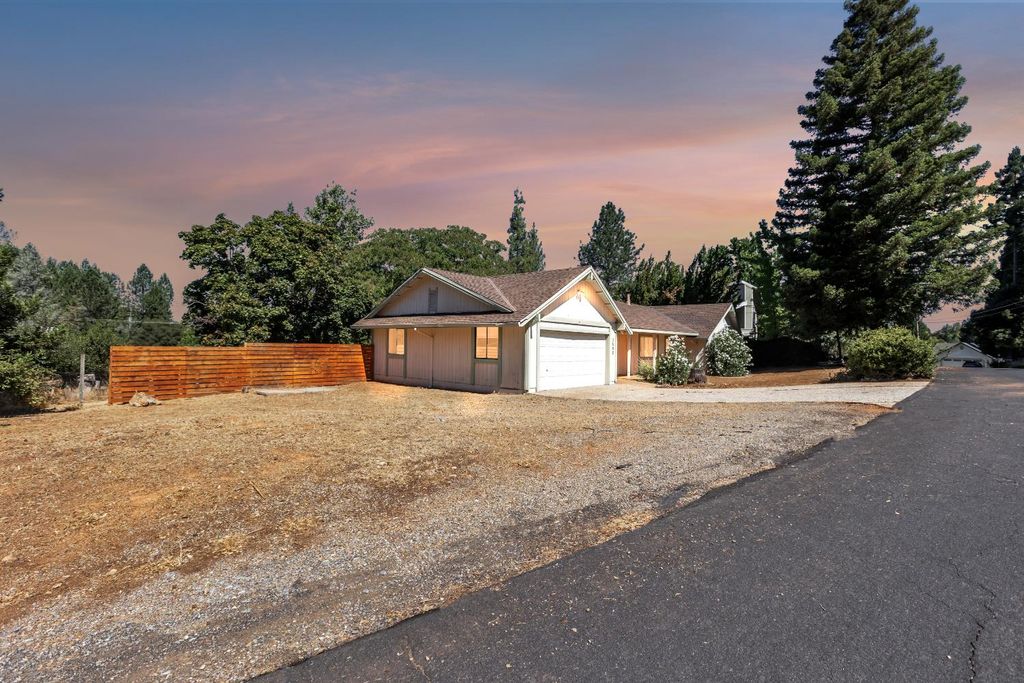 2090 Deer Run Ct, Cool, CA 95614