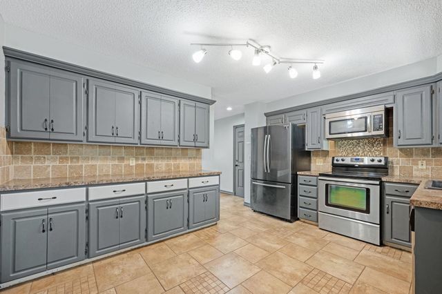 501 N Cindy St, Goddard, KS 67052