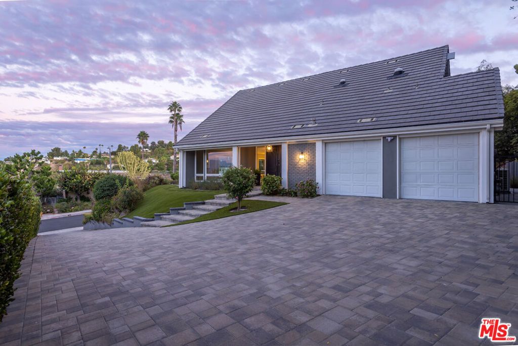 4711 Hermano Drive, Los Angeles, CA 91356 — exterior