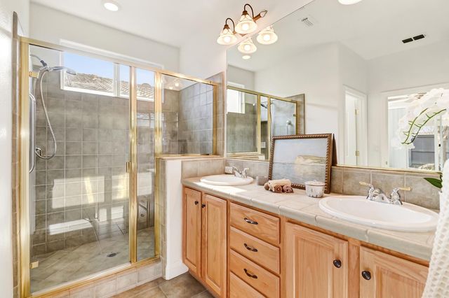 16 Ellerton Pl, Sacramento, CA 95835