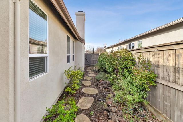 16 Ellerton Pl, Sacramento, CA 95835