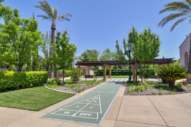 16 Ellerton Pl, Sacramento, CA 95835