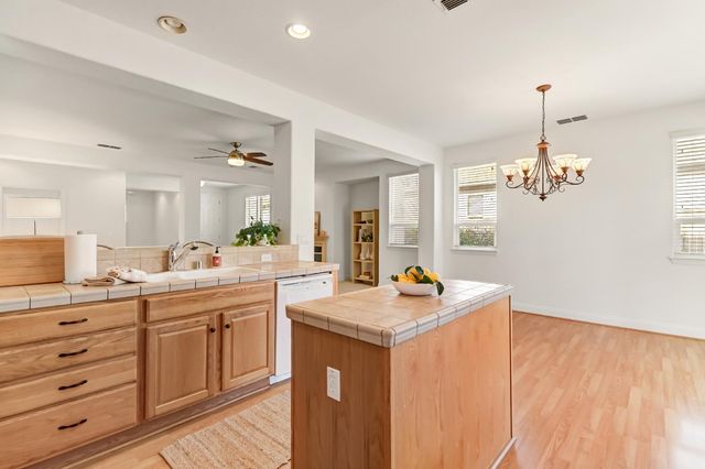 16 Ellerton Pl, Sacramento, CA 95835