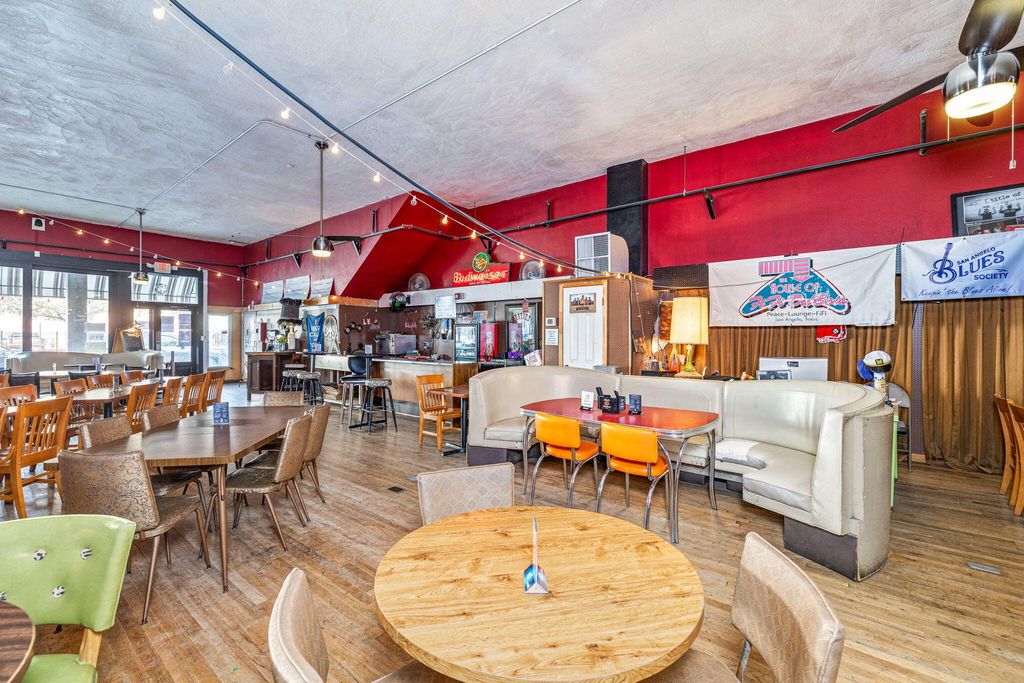 Image 10 of property listing at 123 S Chadbourne Street, San Angelo, TX 76903