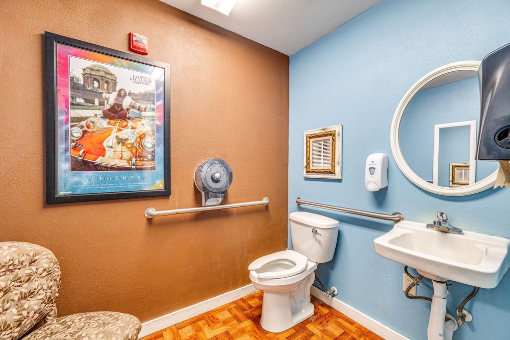 Image 13 of property listing at 123 S Chadbourne Street, San Angelo, TX 76903