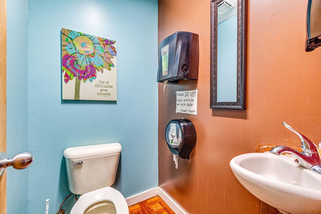 Image 15 of property listing at 123 S Chadbourne Street, San Angelo, TX 76903