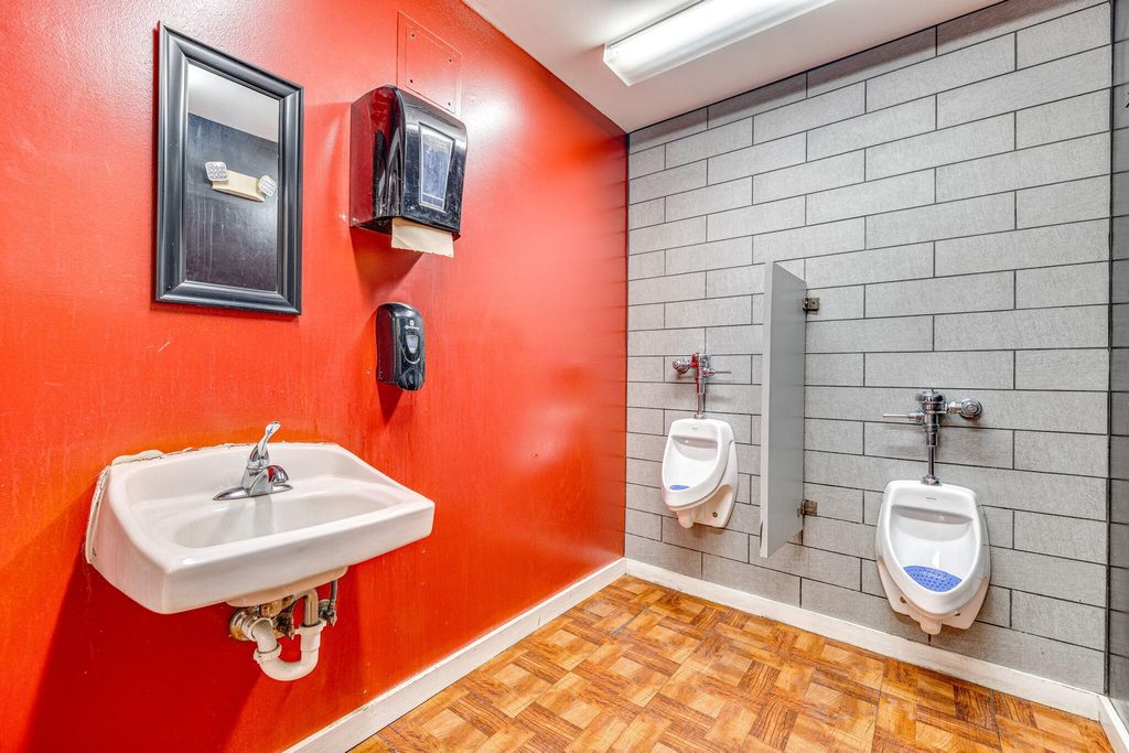 Image 16 of property listing at 123 S Chadbourne Street, San Angelo, TX 76903