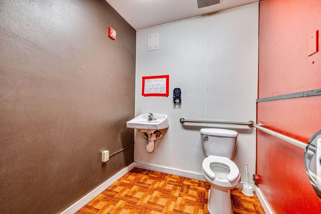 Image 17 of property listing at 123 S Chadbourne Street, San Angelo, TX 76903