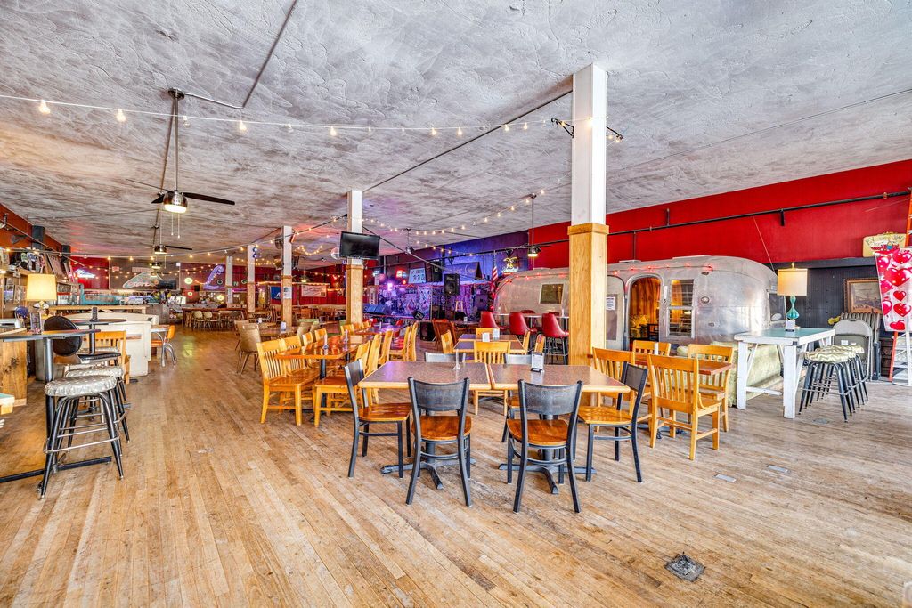 Image 2 of property listing at 123 S Chadbourne Street, San Angelo, TX 76903