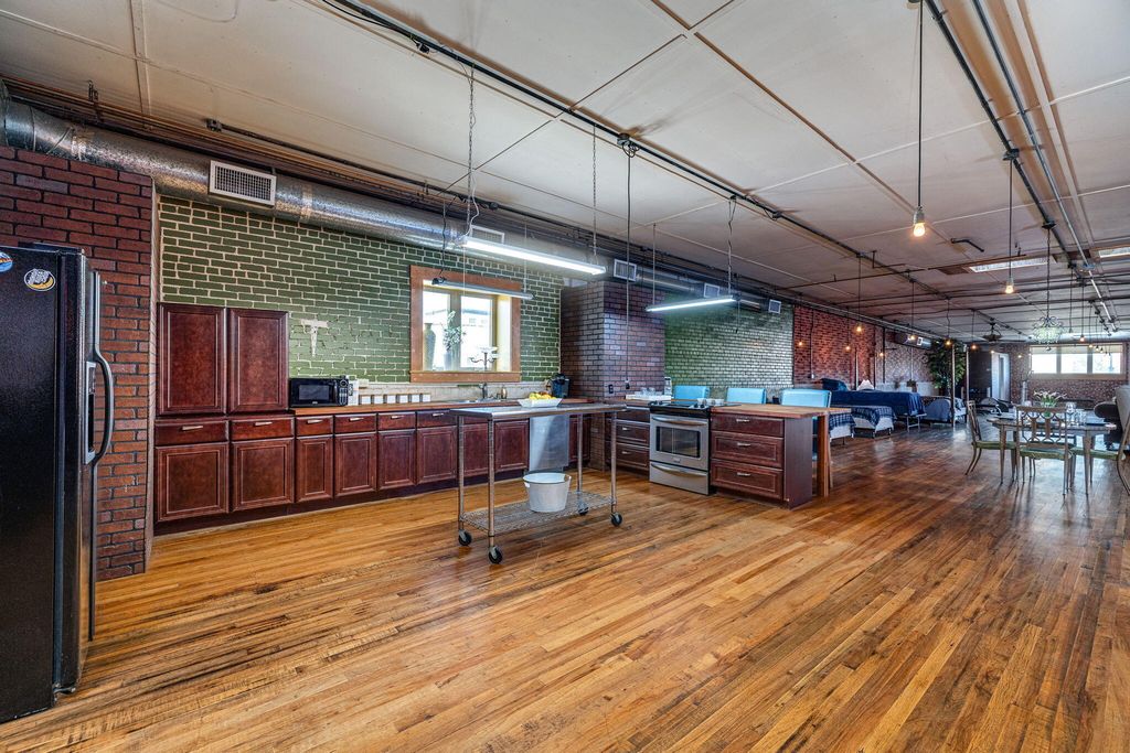 Image 27 of property listing at 123 S Chadbourne Street, San Angelo, TX 76903