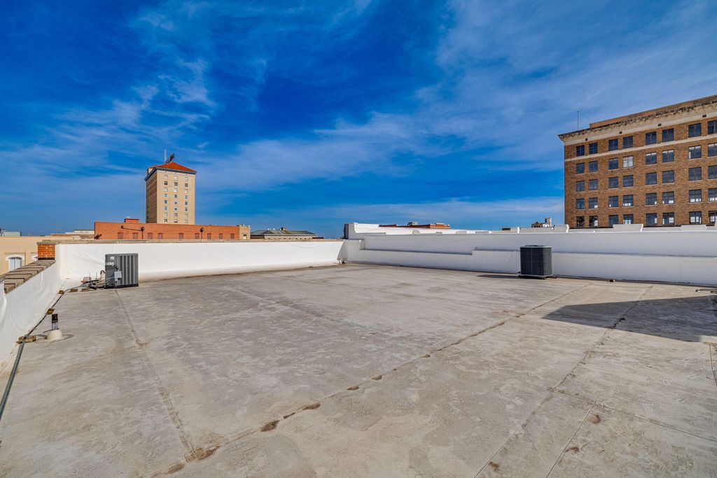 Image 36 of property listing at 123 S Chadbourne Street, San Angelo, TX 76903