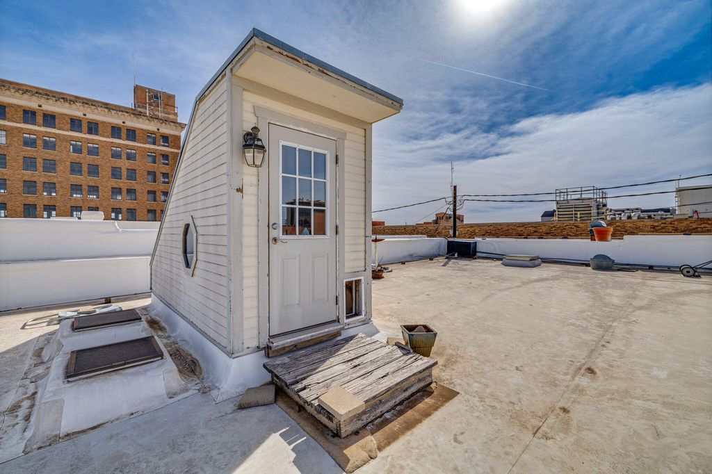 Image 39 of property listing at 123 S Chadbourne Street, San Angelo, TX 76903